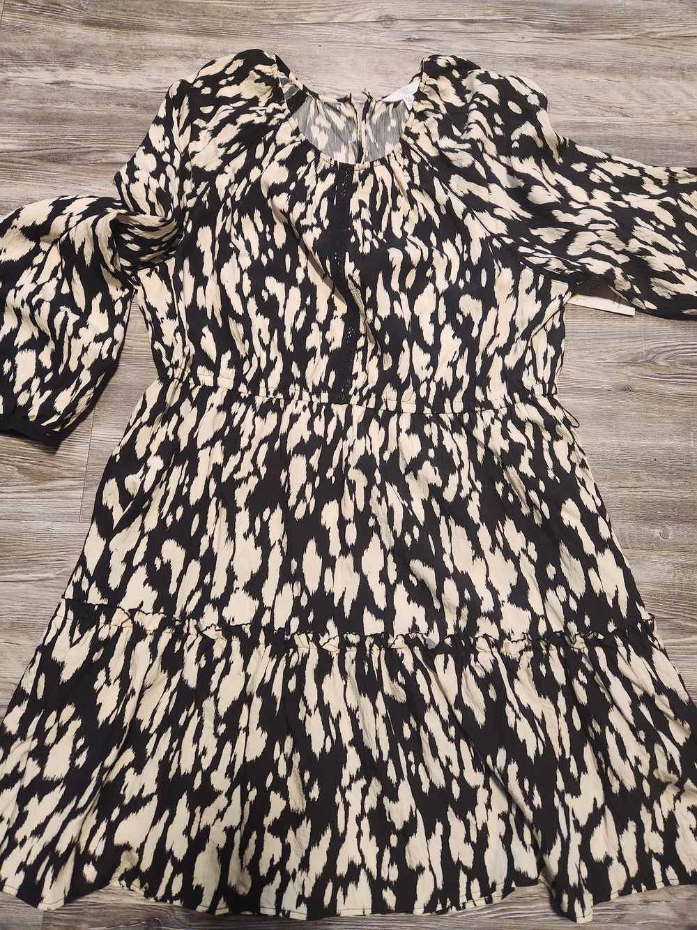Time and Tru Black and Cream Abstract Print Tiered Long Sleeve Dress